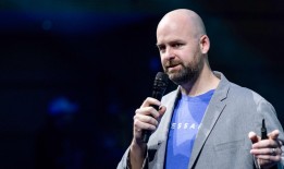 Crypto首席执行官在发布了针对特朗普对手的“文字战争”后辞职