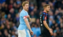 德布鲁因在足总杯大胜曼城的比赛中伤愈复出