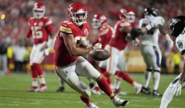 她回来了!泰勒·斯威夫特在NFL回归时为特拉维斯·凯尔斯欢呼