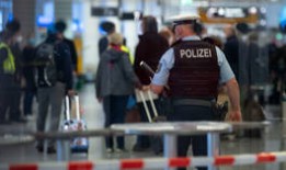 德国将监控签证申请人的社交媒体——英国监管机构