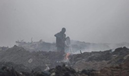 加沙垃圾填埋场的大火持续了几天，官员们呼吁帮助