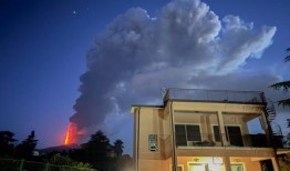 埃特纳火山活动结束后，西西里岛的卡塔尼亚机场恢复服务