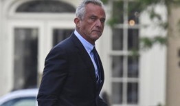 小肯尼迪考虑放弃美国总统竞选，加入特朗普