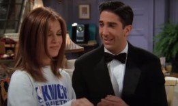 在4K视频更新后，詹妮弗·安妮斯顿解决了朋友们关于瑞秋着装的争论