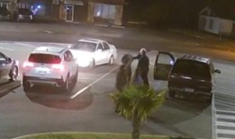 塔兰特市议员因对市长夫人发表粗俗言论后殴打市长而受审