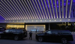 最新的，拉斯维加斯大道上最蓝的度假村旨在将迈阿密海滩的氛围带到内华达州南部