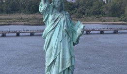 民主党提议移除自由女神像，以抗议共和党“偏执”的移民法
