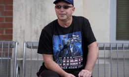 一个秘密组织在美国众议院关键竞选中招募极右翼候选人它可以帮助民主党人