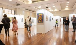 南珀斯市的新兴艺术家展览和艺术项目以超过1.5万美元的价格回归