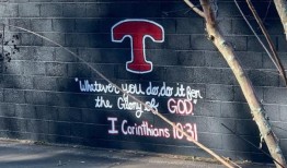 宗教自由基金会因取消阿拉巴马州学校教练席上的圣经经文而受到赞扬