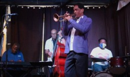 想早点开始品味第四大道爵士音乐节吗？看看这些事件