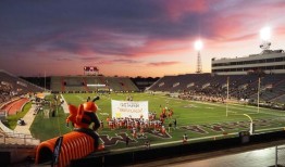 “时间至关重要”：拉德-皮布尔斯体育场协议的演变与足球赛程背道而驰