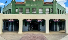 威利·梅斯在布里特·塔伯维尔支持的美国参议院决议中被认可为“不朽的巨人”