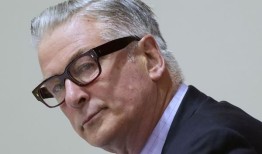 检察官撤销了对亚历克·鲍德温的上诉