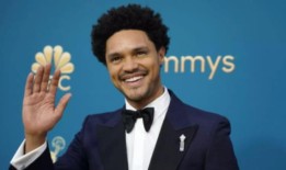 特雷弗·诺亚将第四次主持格莱美颁奖典礼