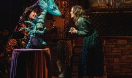 评论：评论家被戴夫·马洛伊的新音乐剧《三所房子》迷惑了吗？