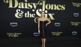 瑞茜·威瑟斯彭是《爱在Fairhope》的制片人之一，该剧将在Hulu播出