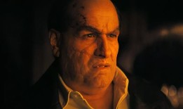 企鹅公司让马克·斯特朗饰演约翰·特托罗是不可避免的