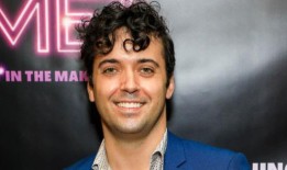 签名剧院的大兵琼斯找到演员