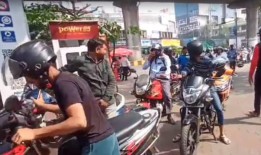 酒店没有汽缸，加油站排队：在卡车司机的骚动中，孟买盯着燃料短缺